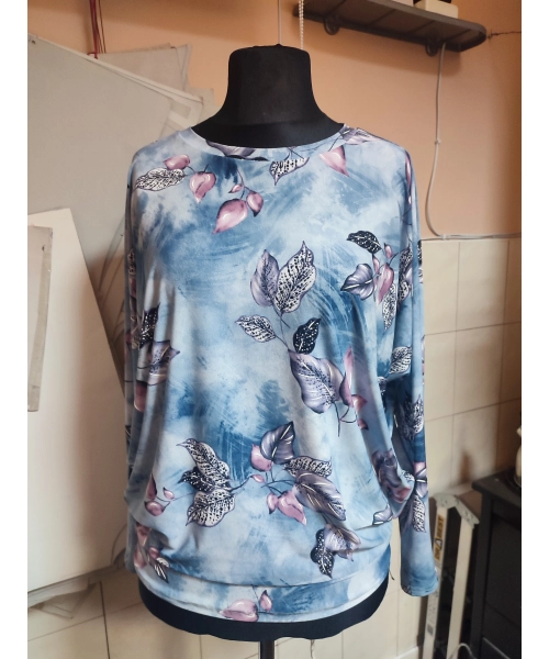 Wzorzysta bluzka Oversize z lejącego materiału - różowe listeczki